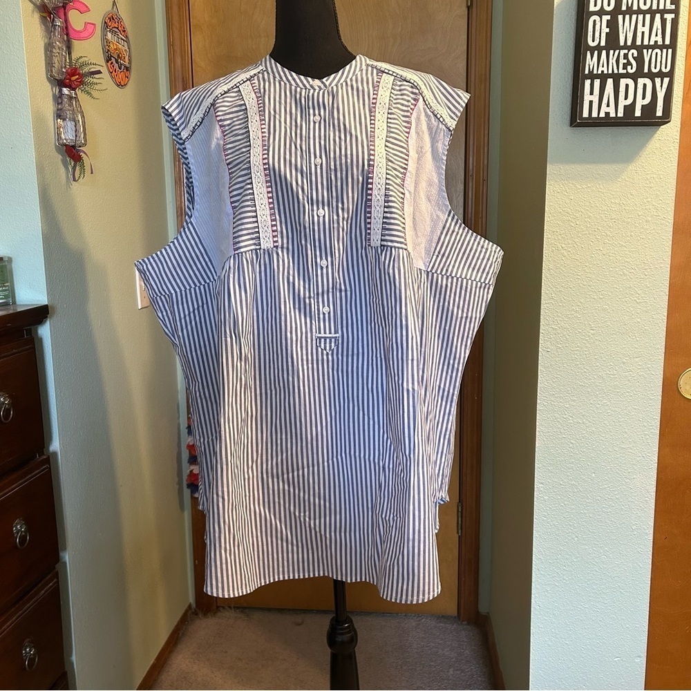 Lane Bryant blue and white striped sleeveless top with buttons size 28
